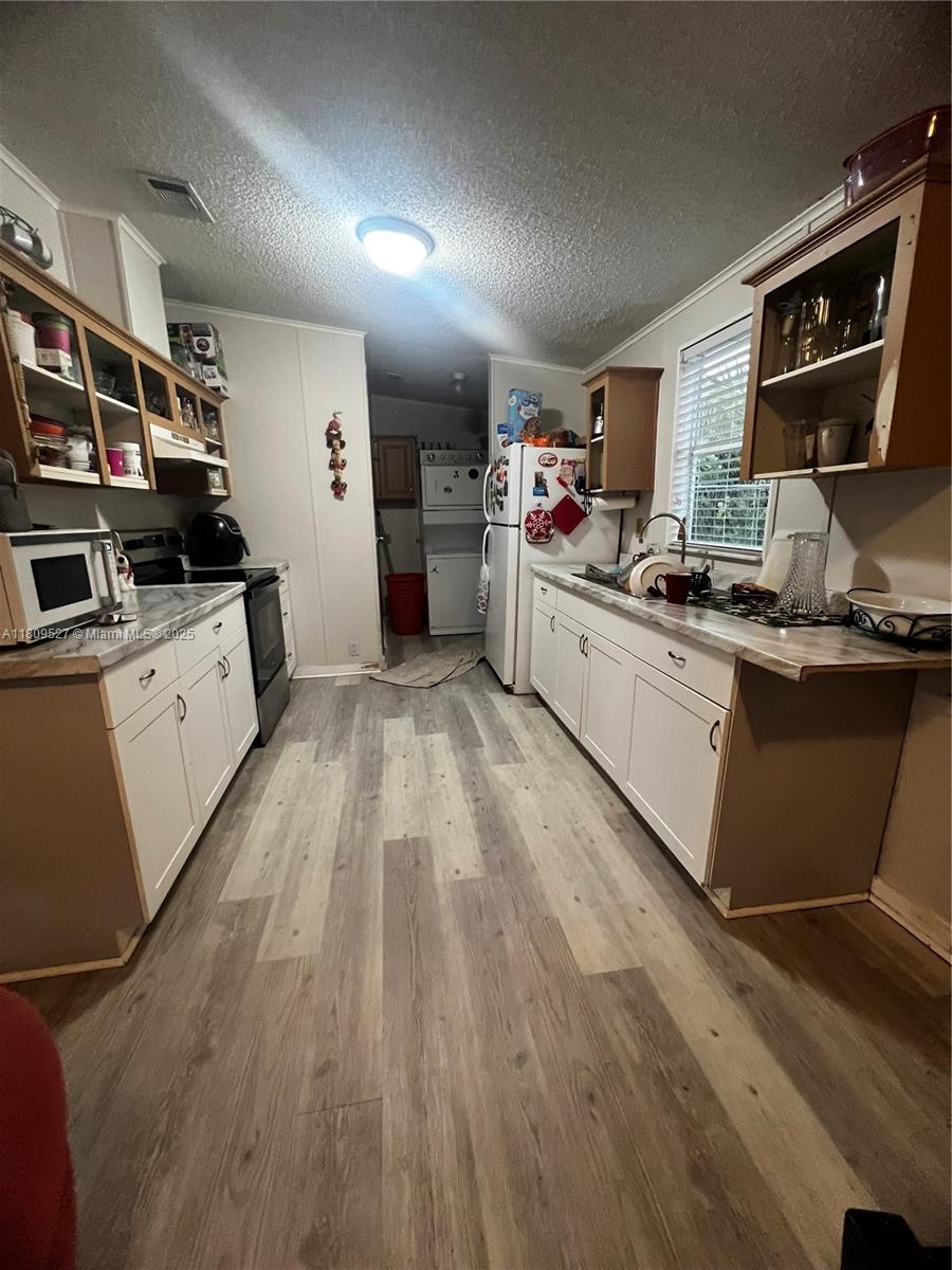 19800 SW 180th Ave Lot.414, Miami, FL, 33187/$235,000 3 19800 SW 180th Ave Lot.414