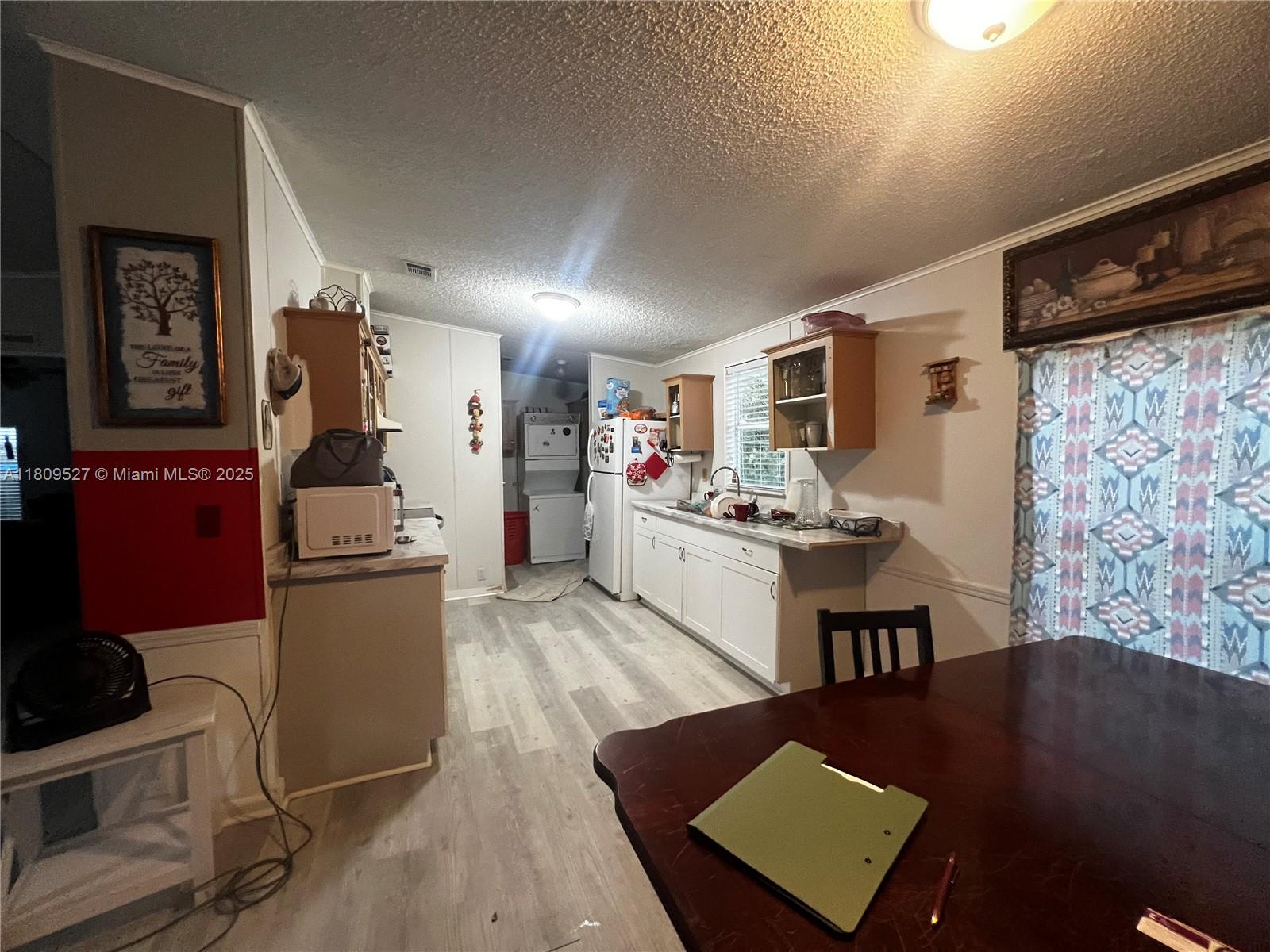 19800 SW 180th Ave Lot.414, Miami, FL, 33187/$235,000 2 19800 SW 180th Ave Lot.414