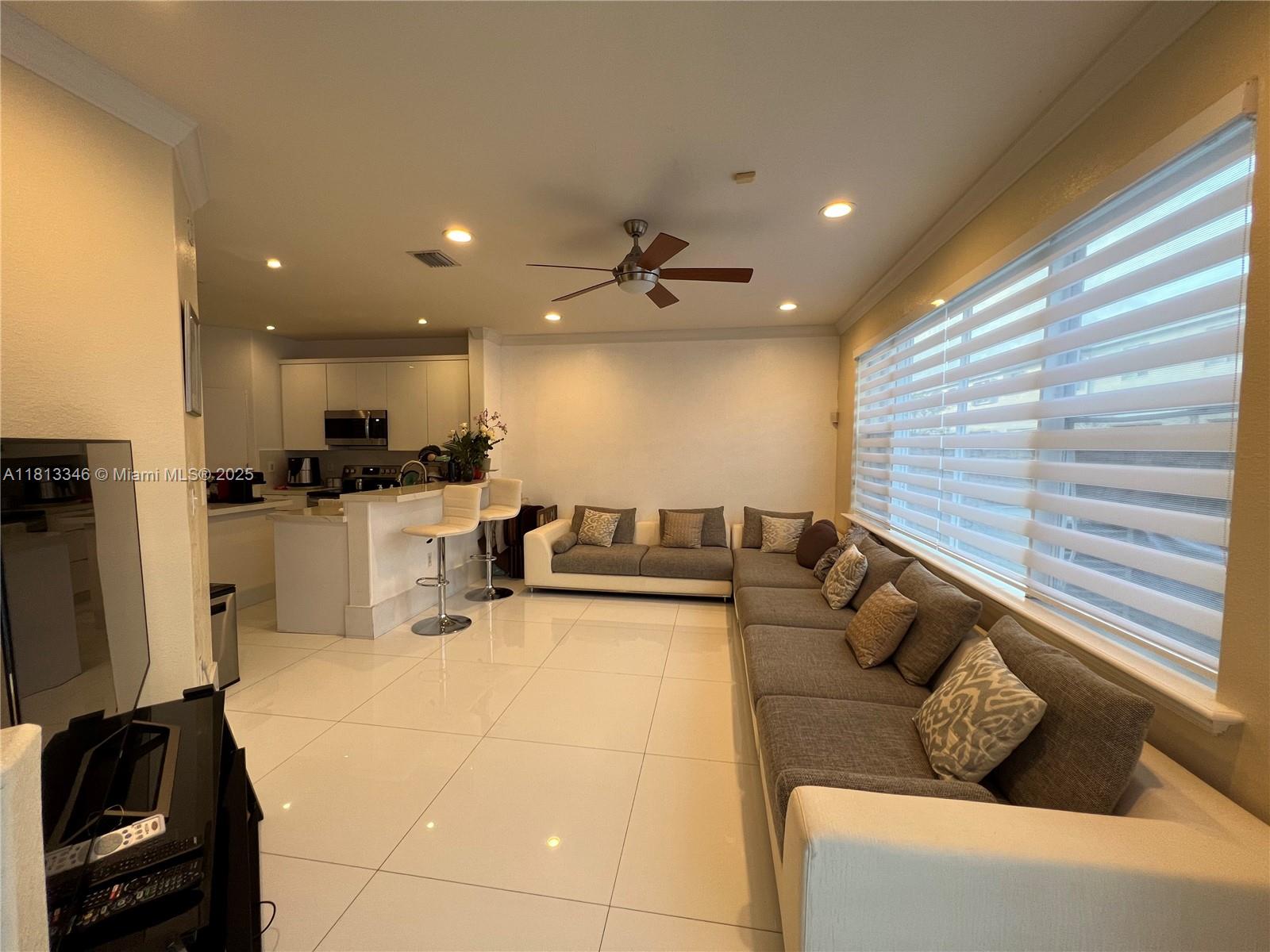 DORAL SOUTHEAST PATIO-HOM - Residential Lease