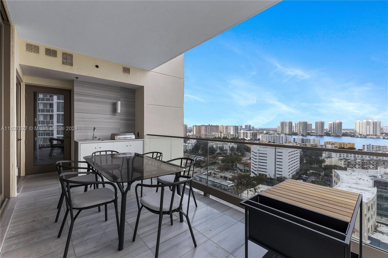THE ESTATES ACQUALINA - Residential