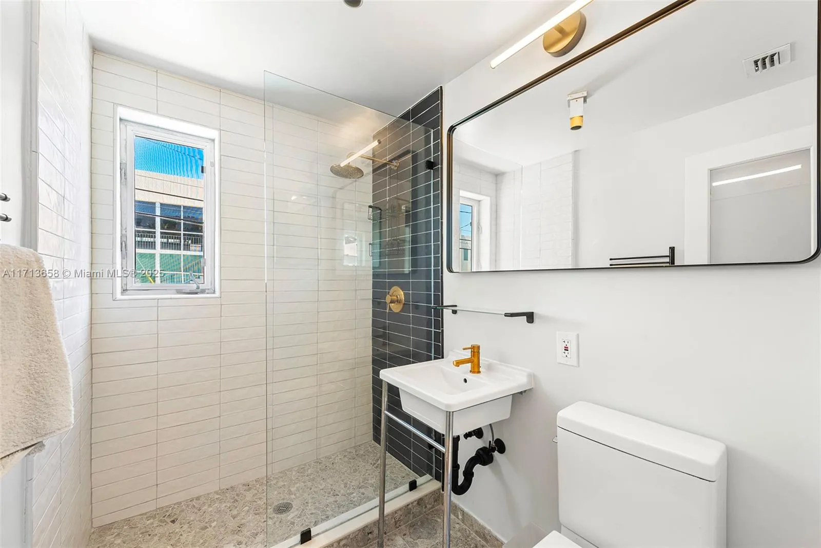 Miami Beach, Florida 33139, United States, 1 Bedroom Bedrooms, ,1 BathroomBathrooms,Residential,Active,24644