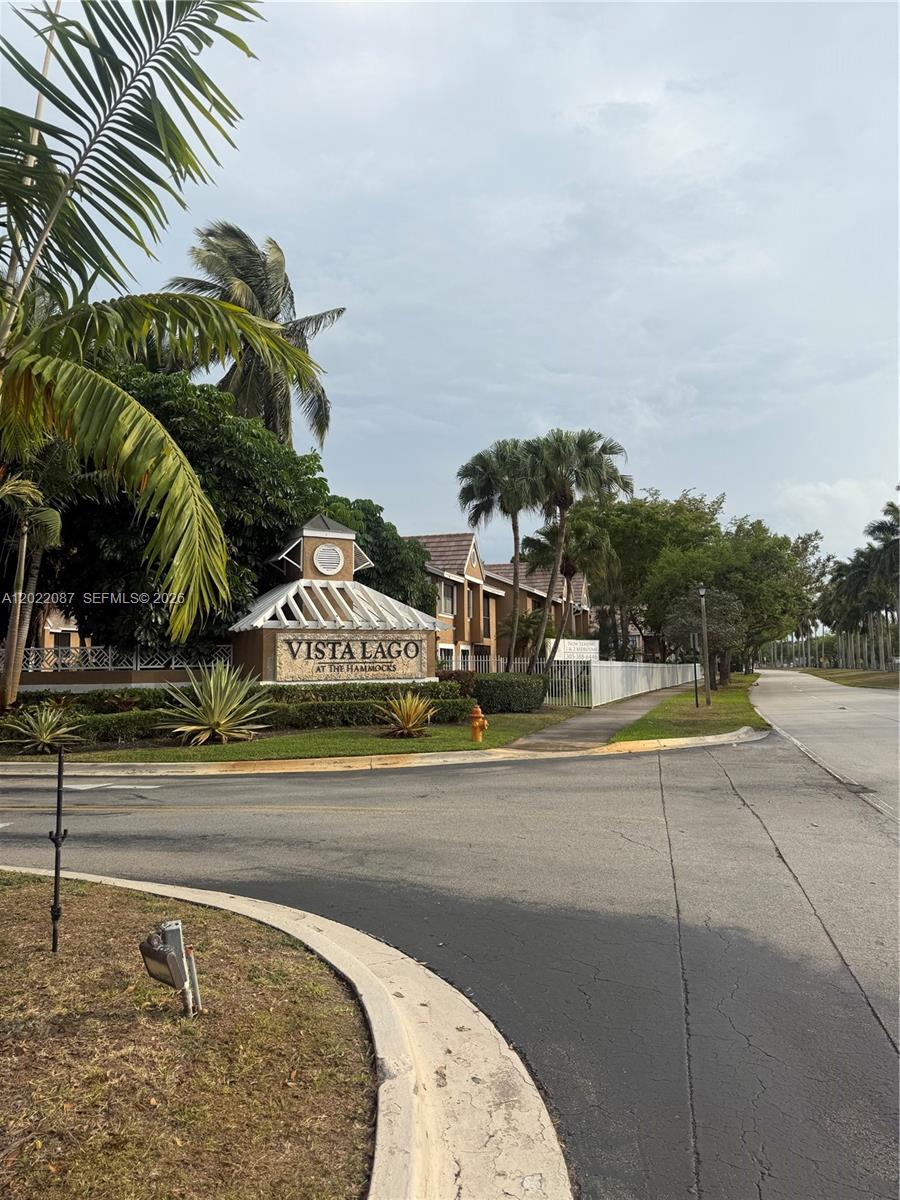 VISTA LAGO AT THE HAMMOCK - Residential