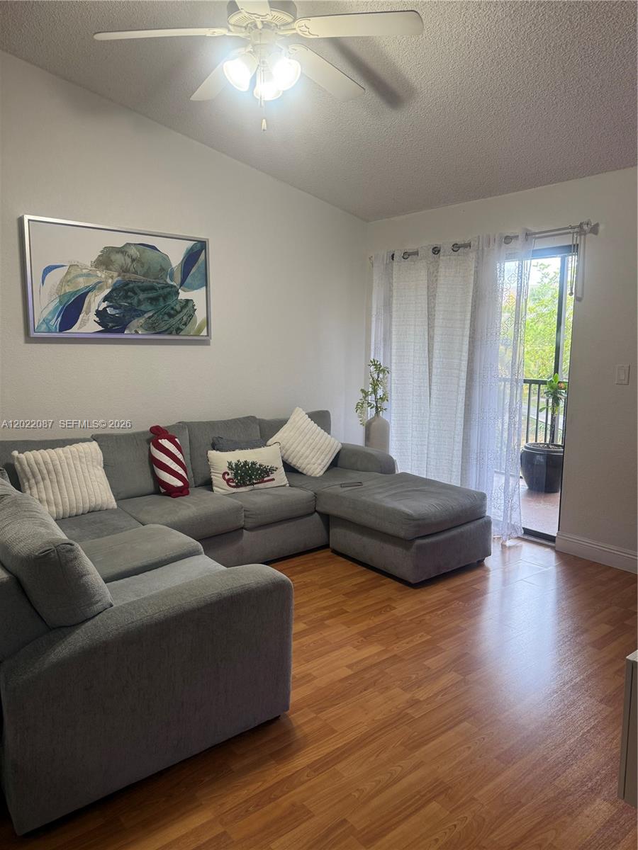 VISTA LAGO AT THE HAMMOCK - Residential