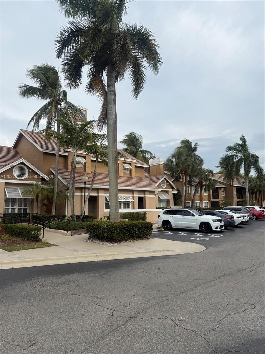 VISTA LAGO AT THE HAMMOCK - Residential