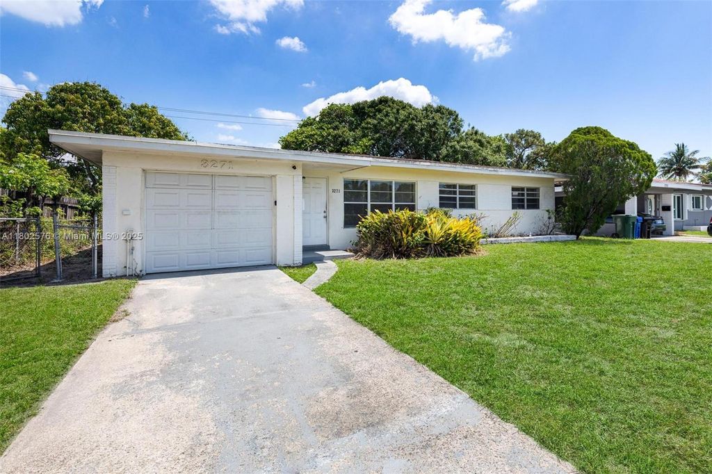 Photo of 3271 Auburn Blvd, Fort Lauderdale, FL 33312 (MLS # A11802576)