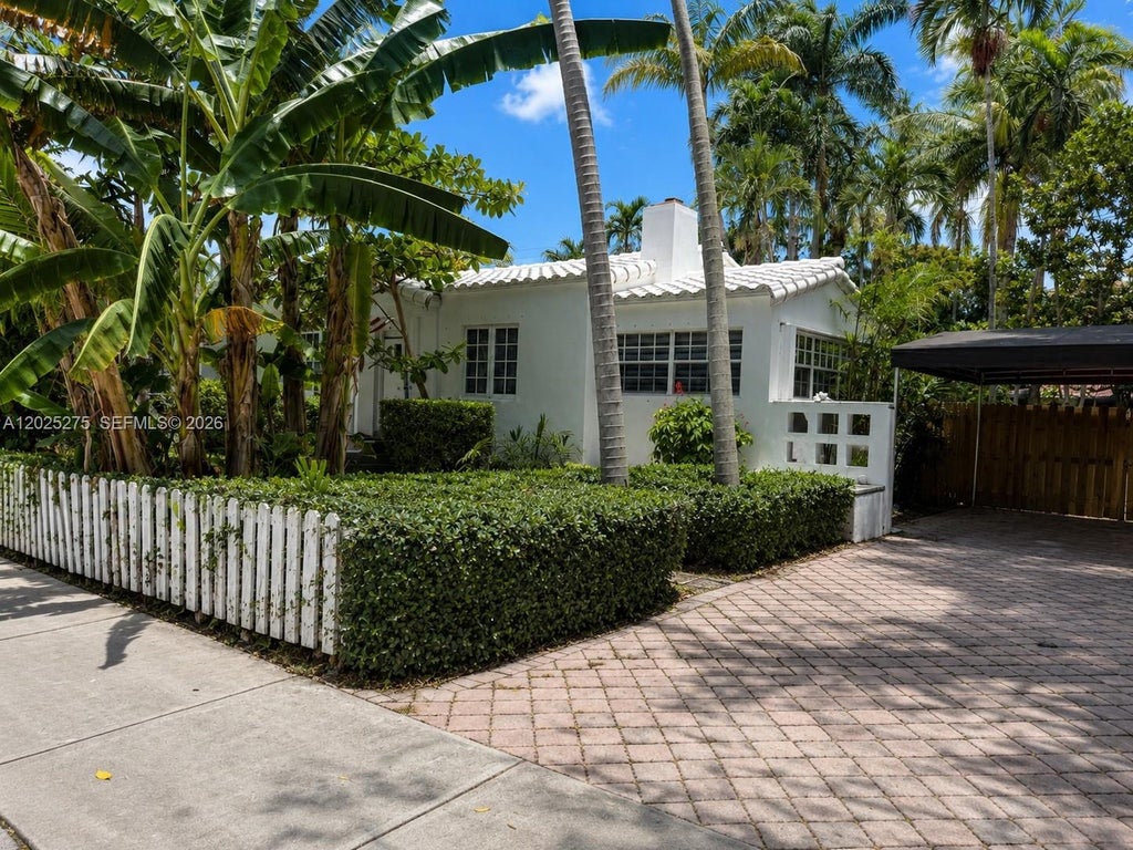 Photo of 1329 Tyler St, Hollywood, FL 33019 (MLS # A12025275)
