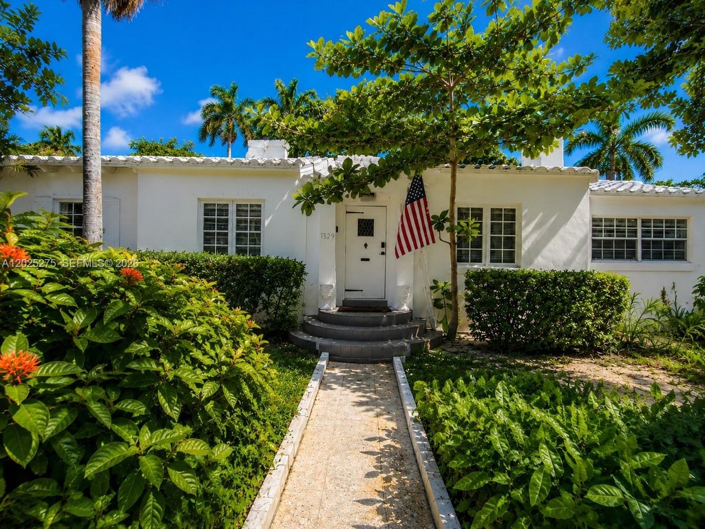 Photo of 1329 Tyler St, Hollywood, FL 33019 (MLS # A12025275)