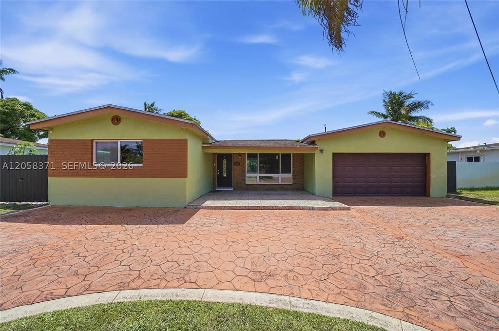 Photo of 2220 De Soto Dr, Miramar, FL 33023 (MLS # A12058371)