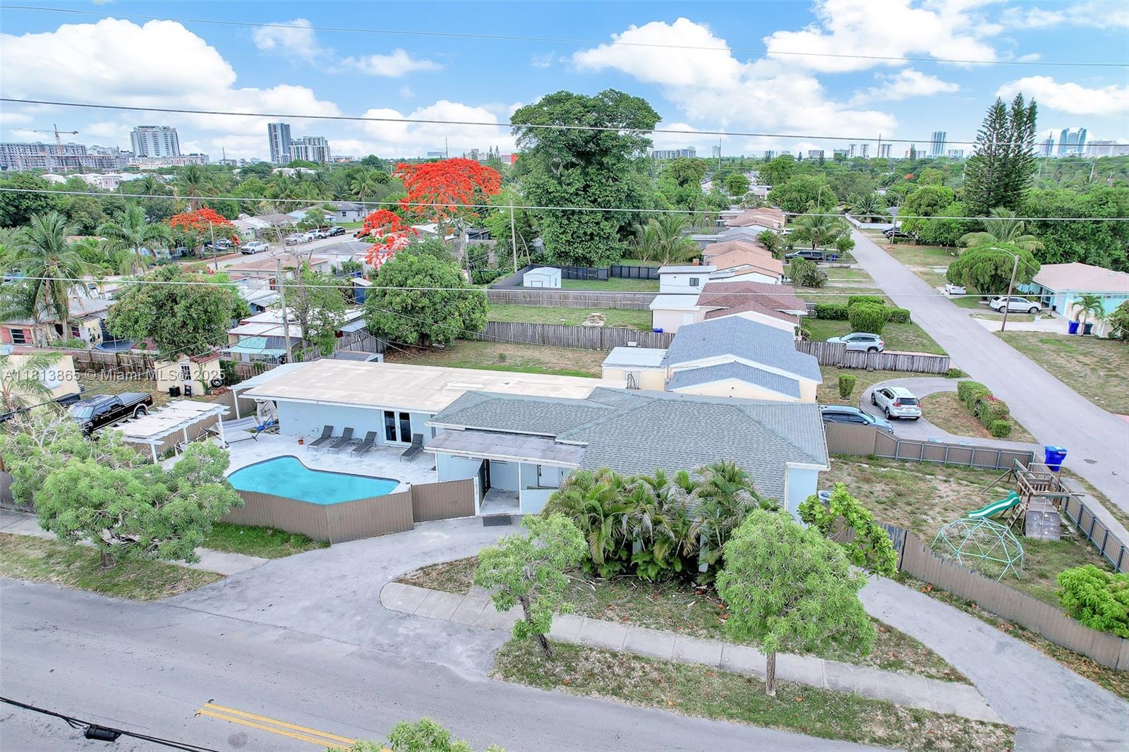 HOLLYWOOD HIGHLANDS PARK - Residential