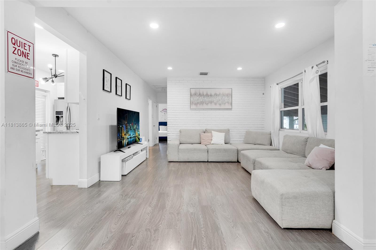 HOLLYWOOD HIGHLANDS PARK - Residential