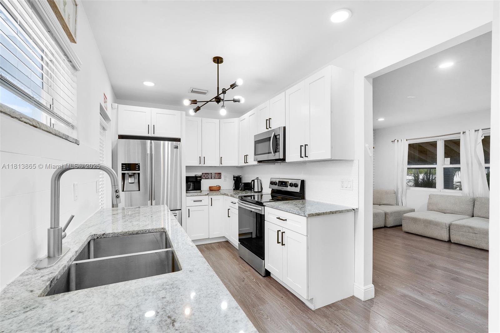 HOLLYWOOD HIGHLANDS PARK - Residential