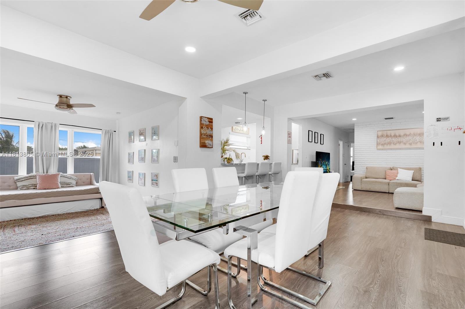 HOLLYWOOD HIGHLANDS PARK - Residential