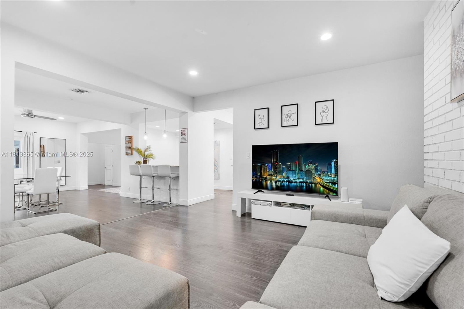 HOLLYWOOD HIGHLANDS PARK - Residential