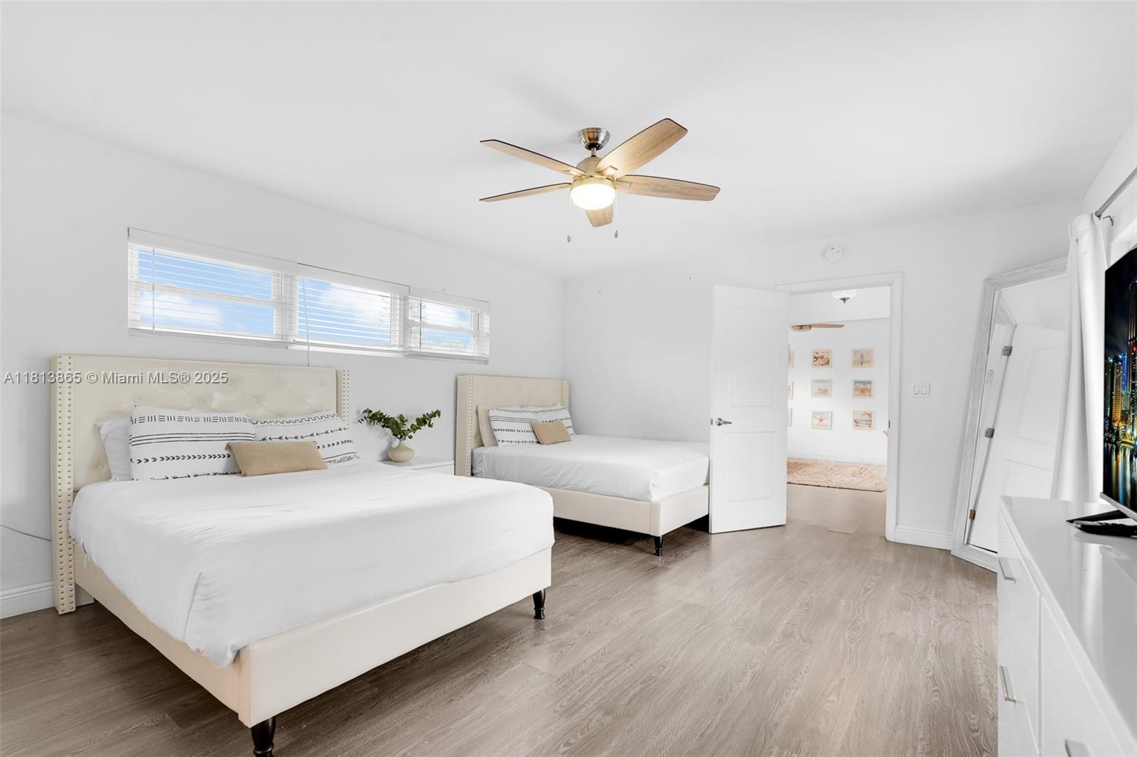 HOLLYWOOD HIGHLANDS PARK - Residential