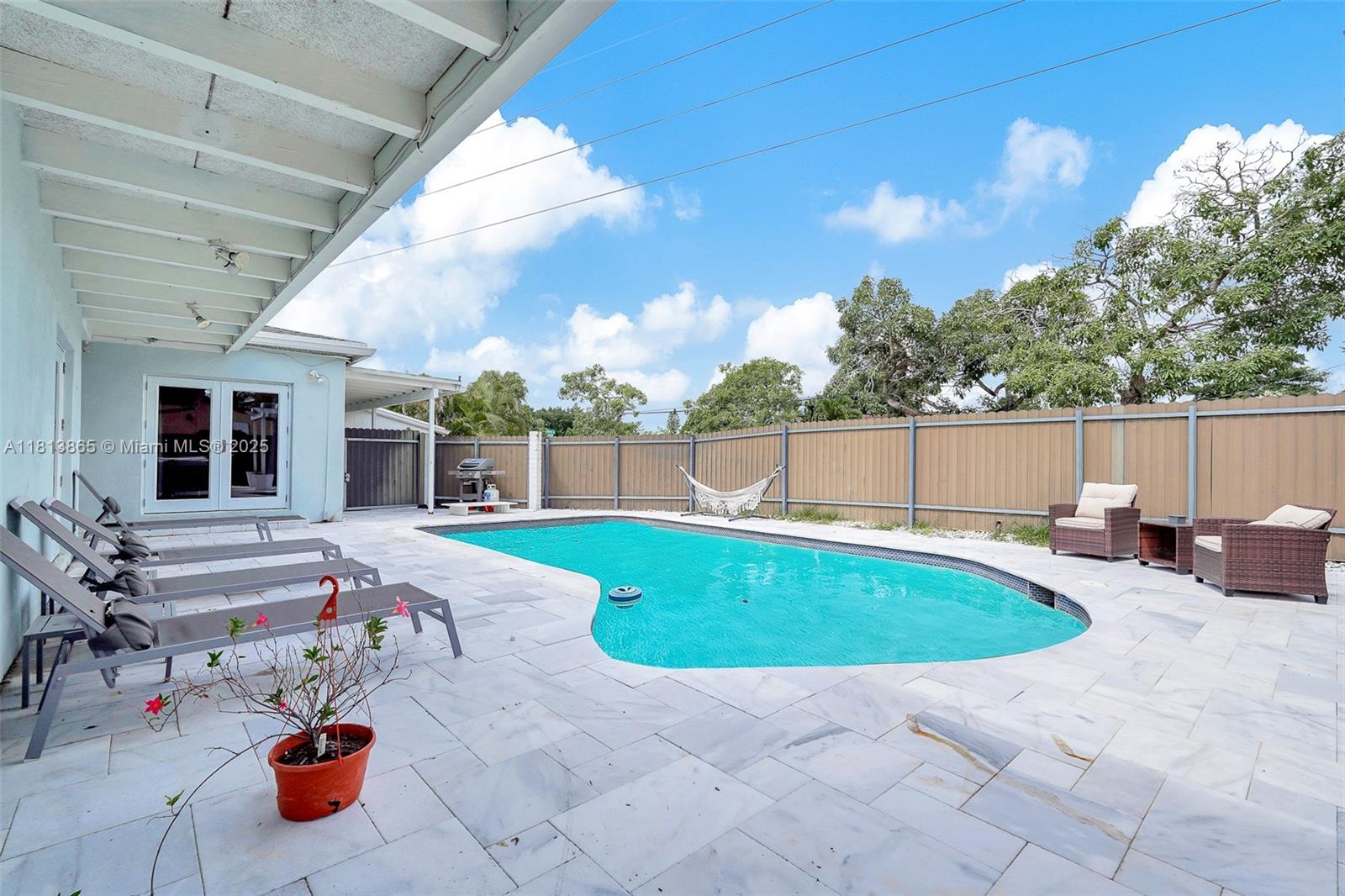 HOLLYWOOD HIGHLANDS PARK - Residential