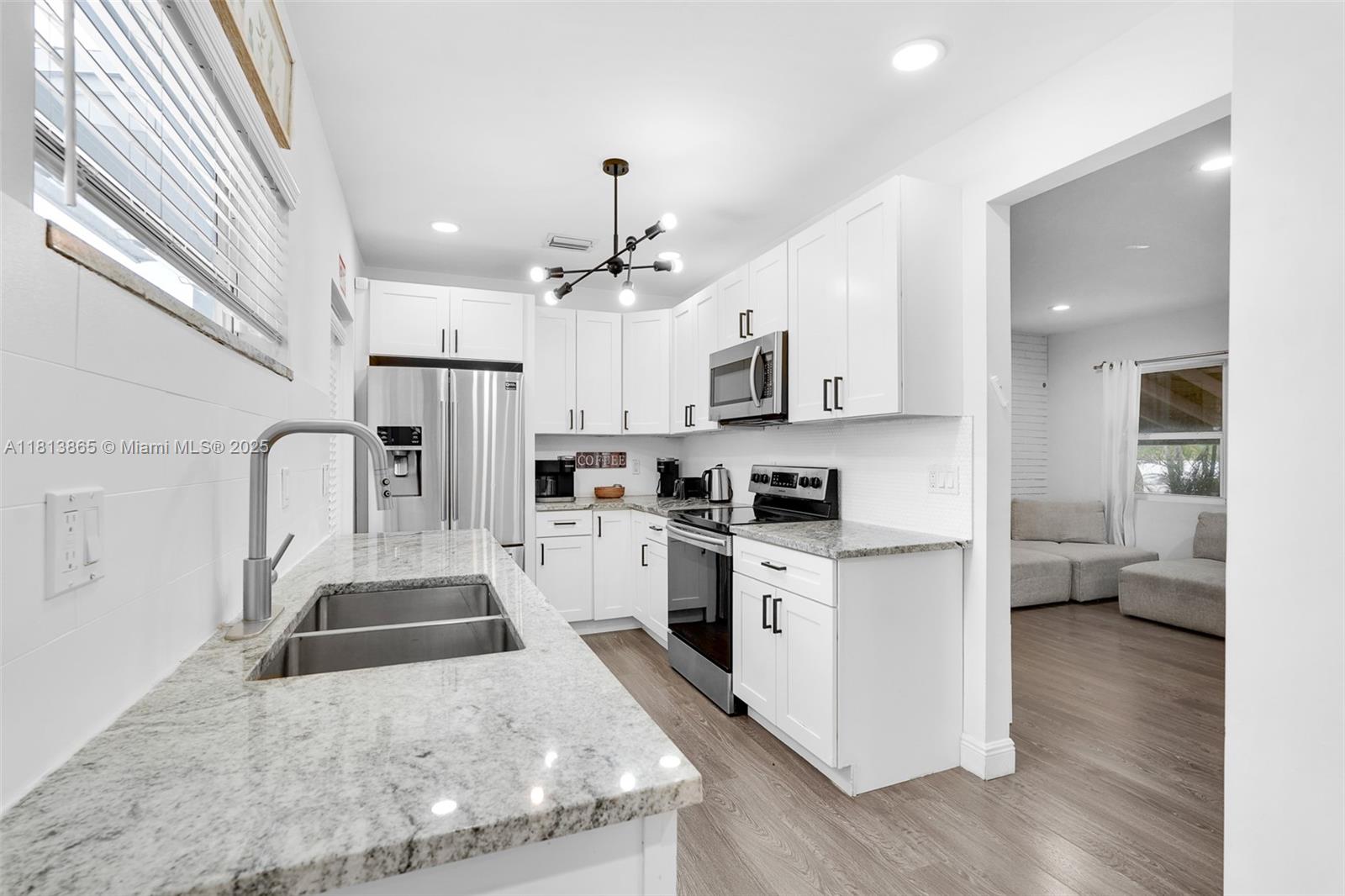 HOLLYWOOD HIGHLANDS PARK - Residential
