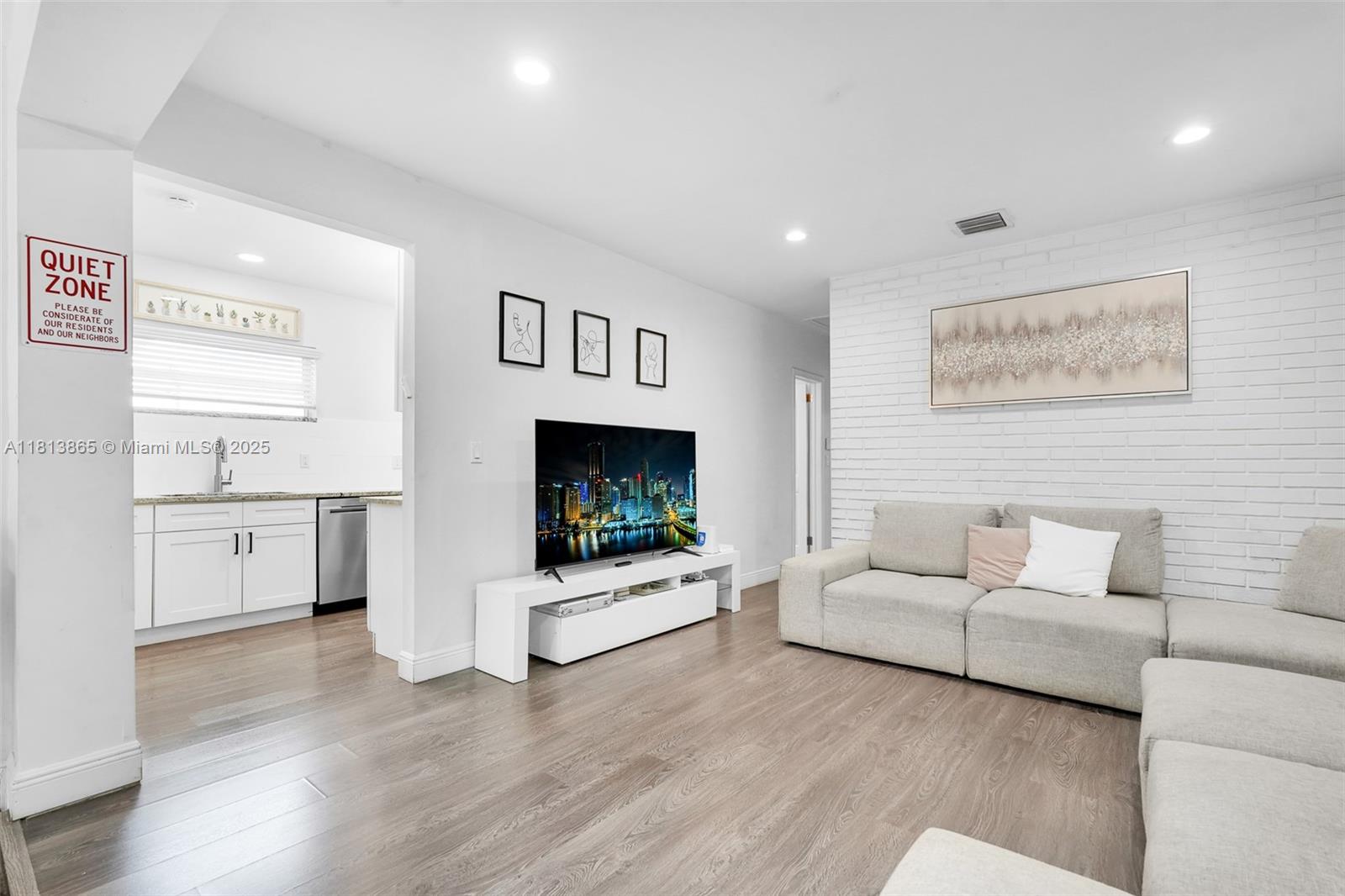 HOLLYWOOD HIGHLANDS PARK - Residential