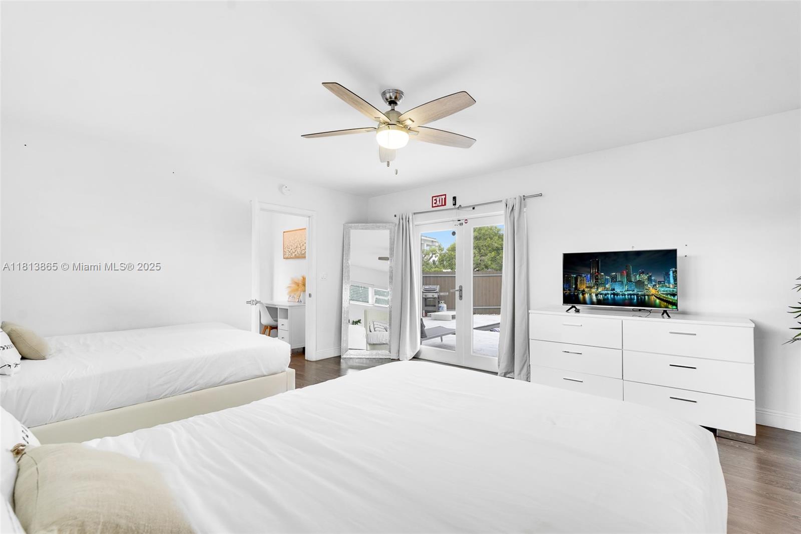 HOLLYWOOD HIGHLANDS PARK - Residential