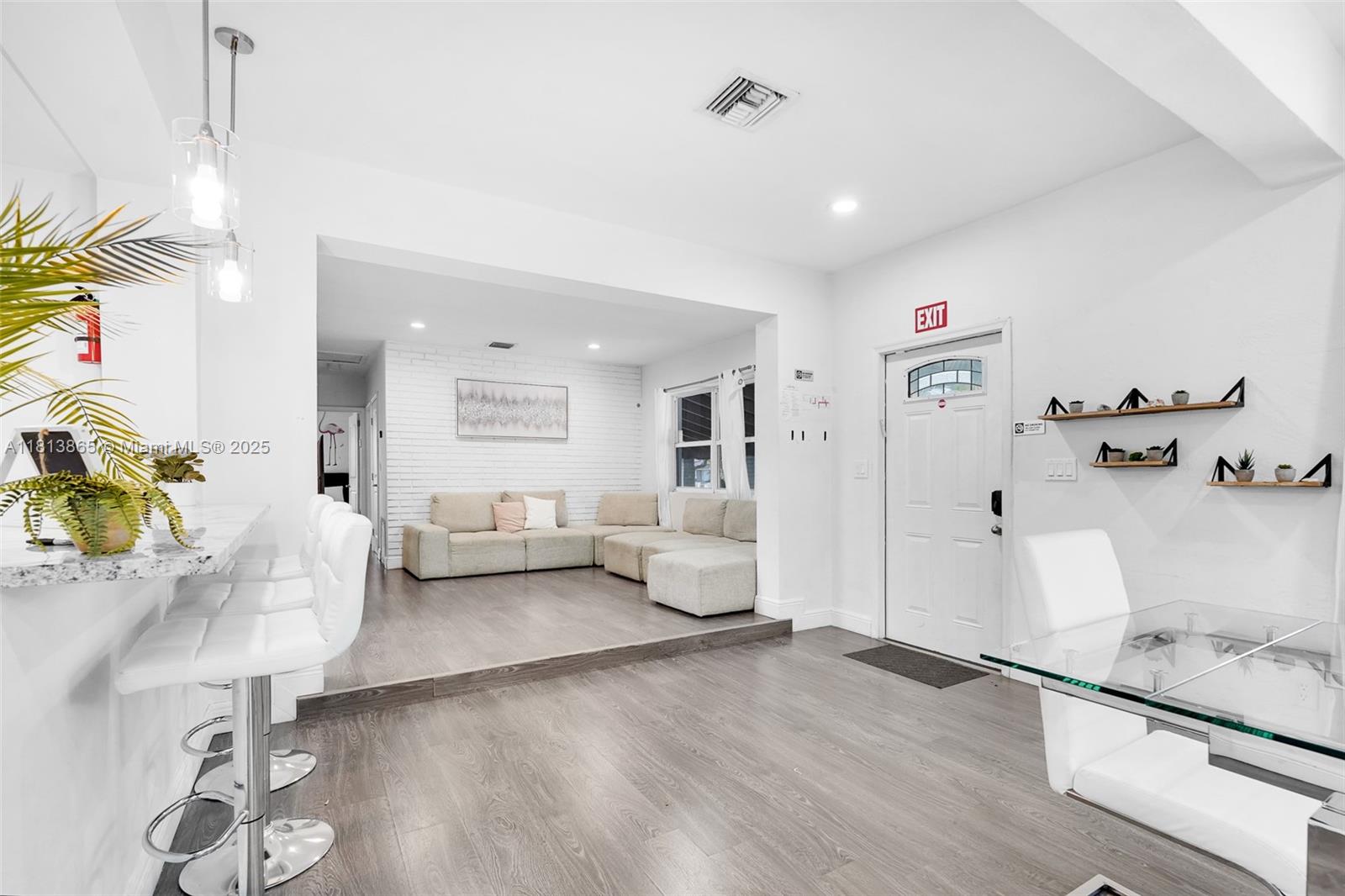 HOLLYWOOD HIGHLANDS PARK - Residential