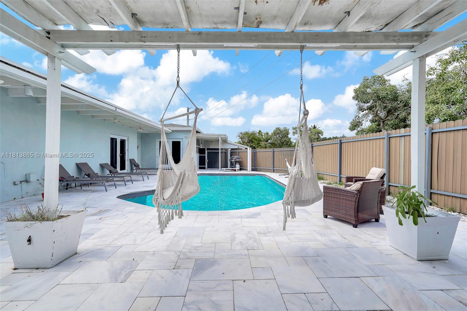 HOLLYWOOD HIGHLANDS PARK - Residential