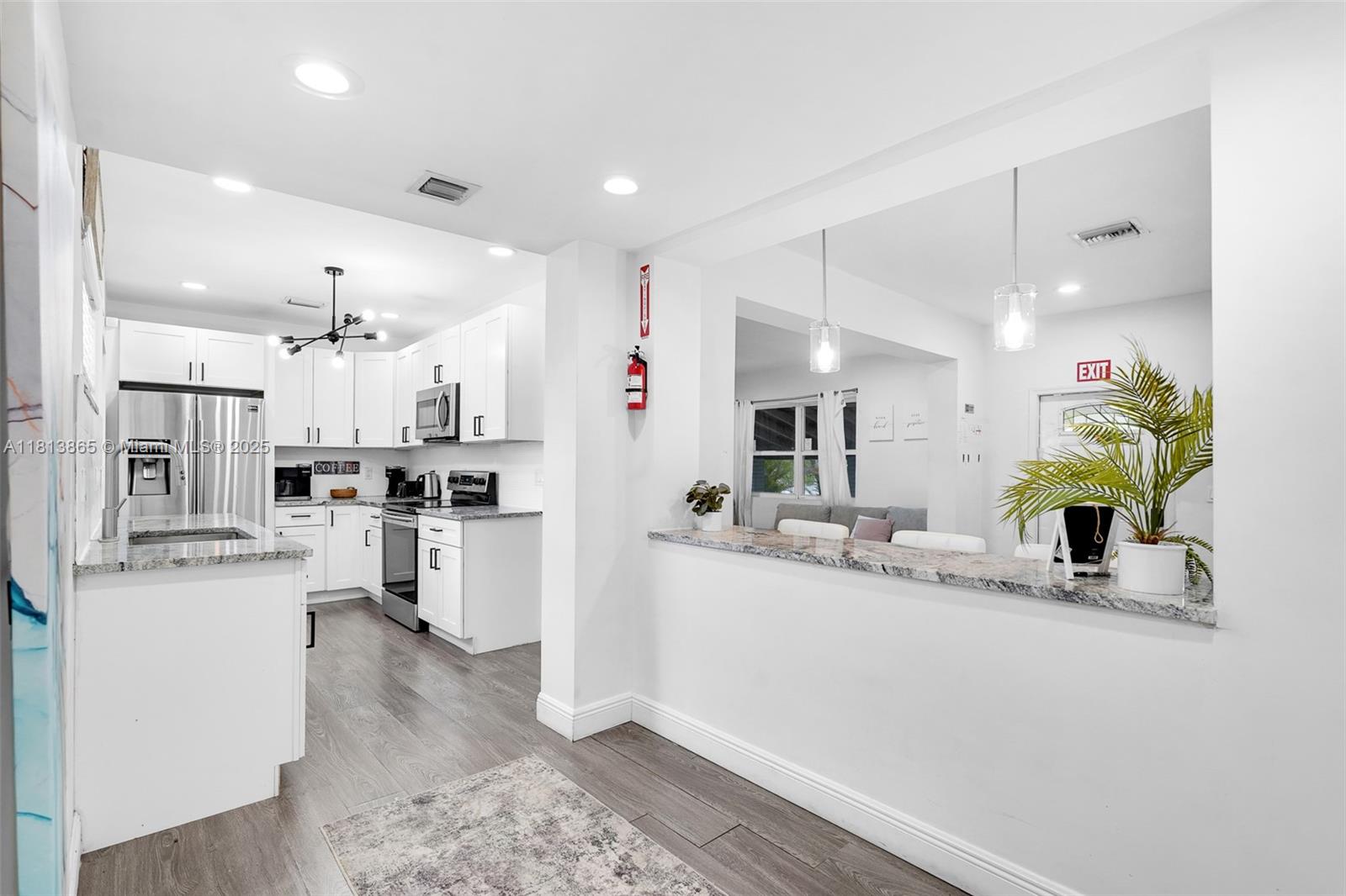 HOLLYWOOD HIGHLANDS PARK - Residential