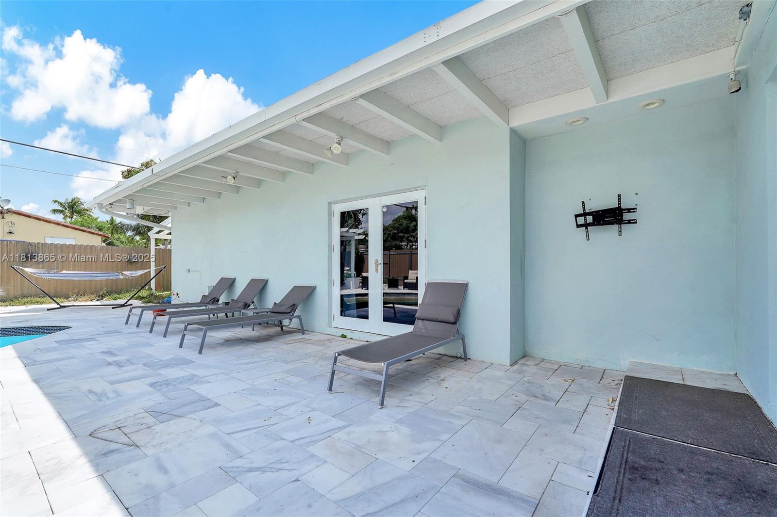 HOLLYWOOD HIGHLANDS PARK - Residential