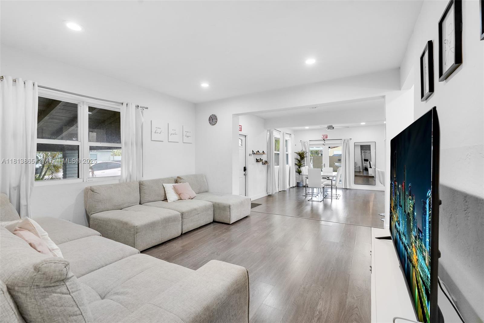 HOLLYWOOD HIGHLANDS PARK - Residential