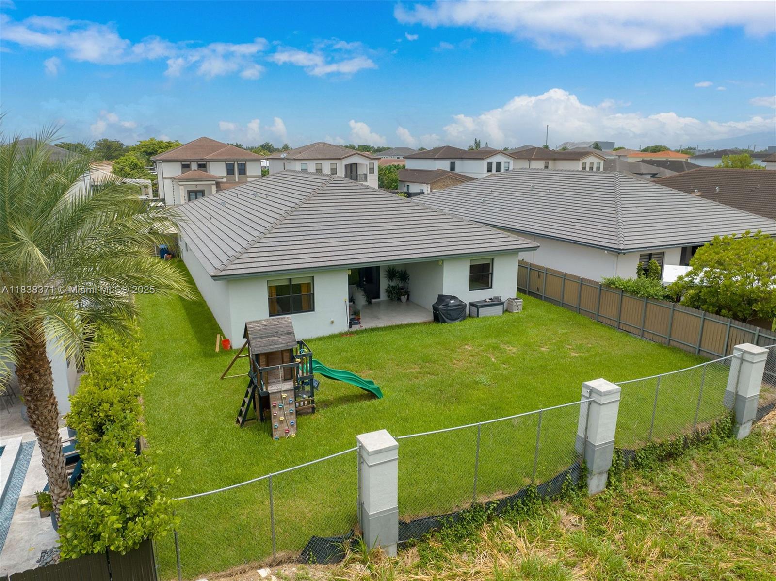 14832 SW 39th Ter, Miami, FL, 33185/$1,150,000 4 14832 SW 39th Ter