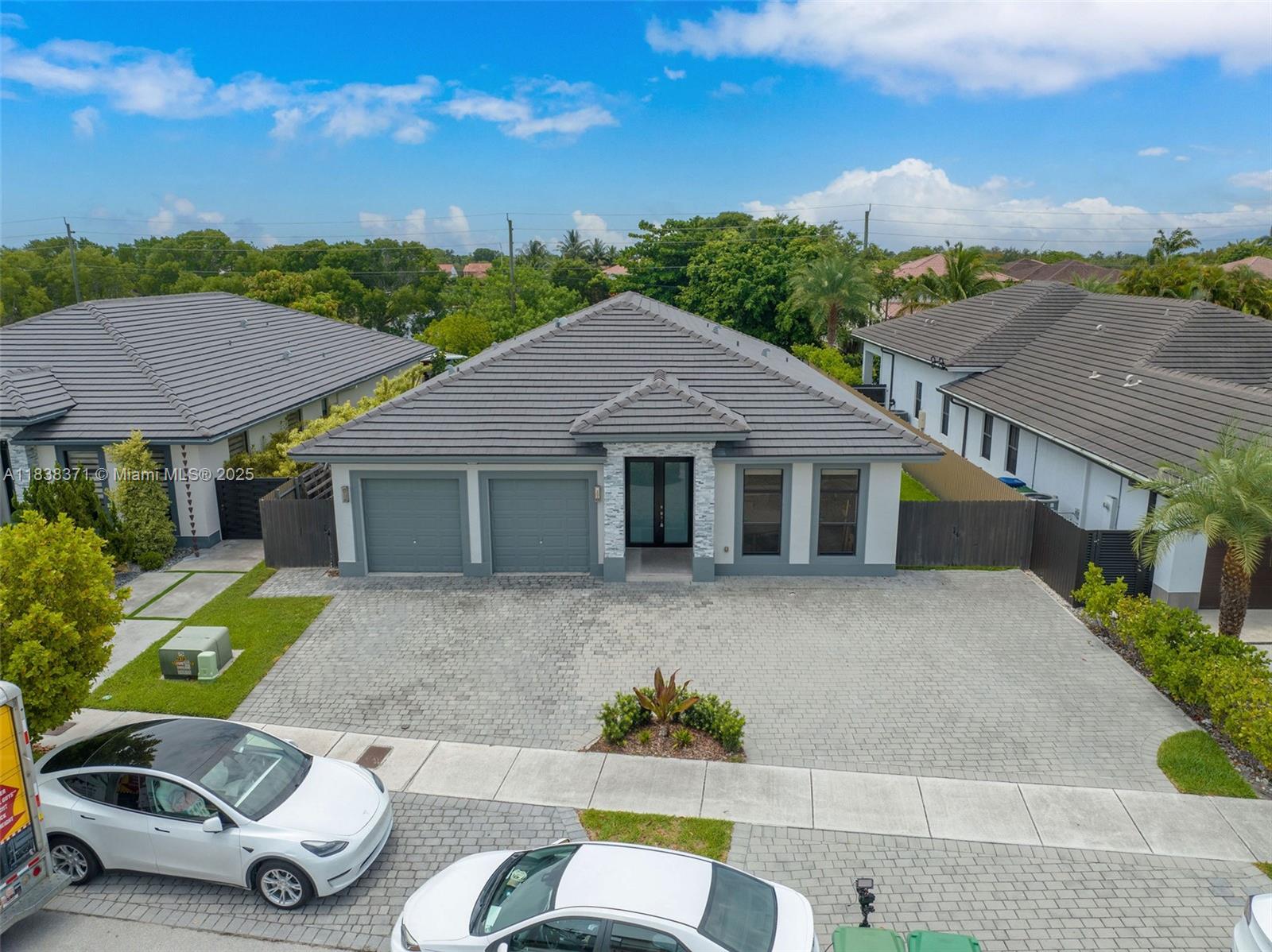 14832 SW 39th Ter, Miami, FL, 33185/$1,150,000 2 14832 SW 39th Ter