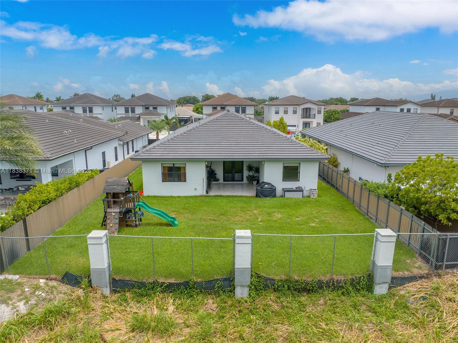 14832 SW 39th Ter, Miami, FL, 33185/$1,150,000 3 14832 SW 39th Ter
