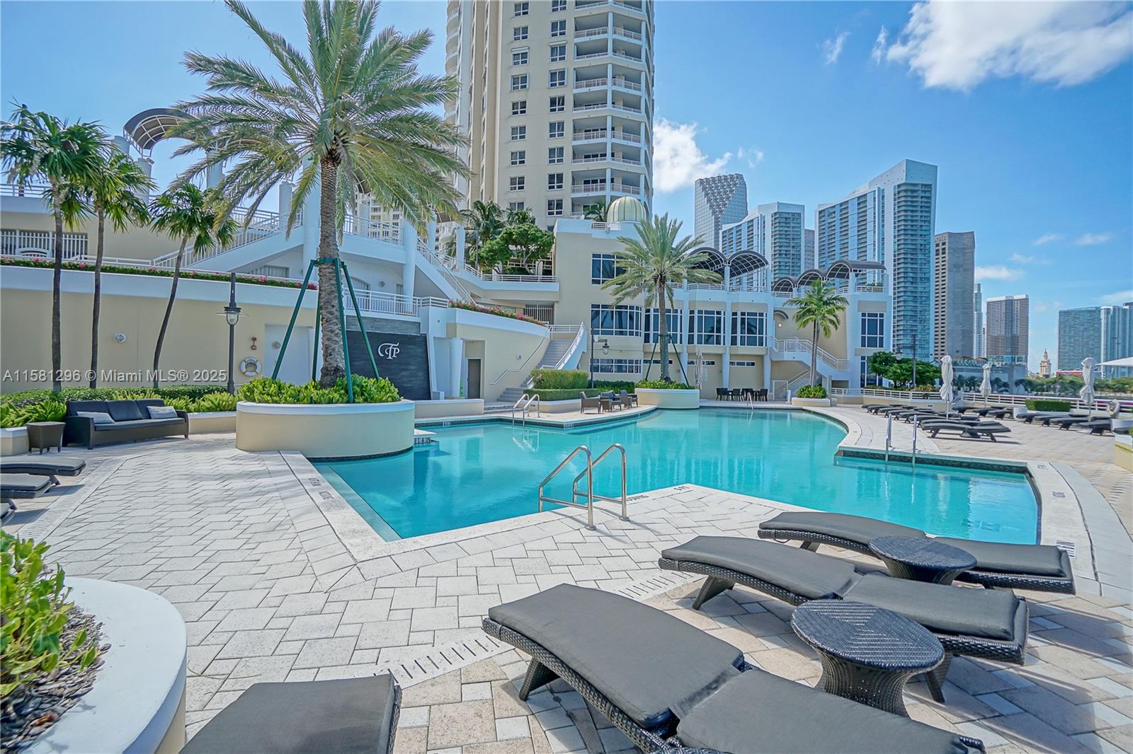 THREE TEQUESTA POINT COND - Residential
