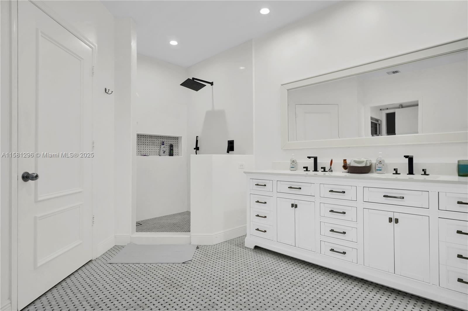 THREE TEQUESTA POINT COND - Residential