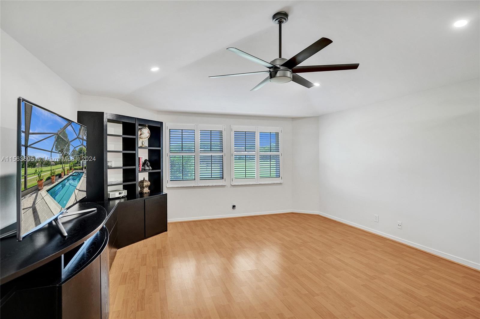 CEDAR CAY - Residential