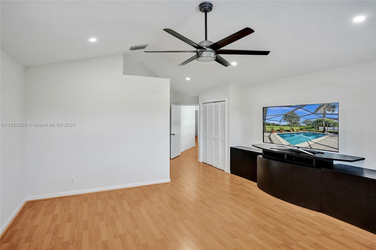 CEDAR CAY - Residential