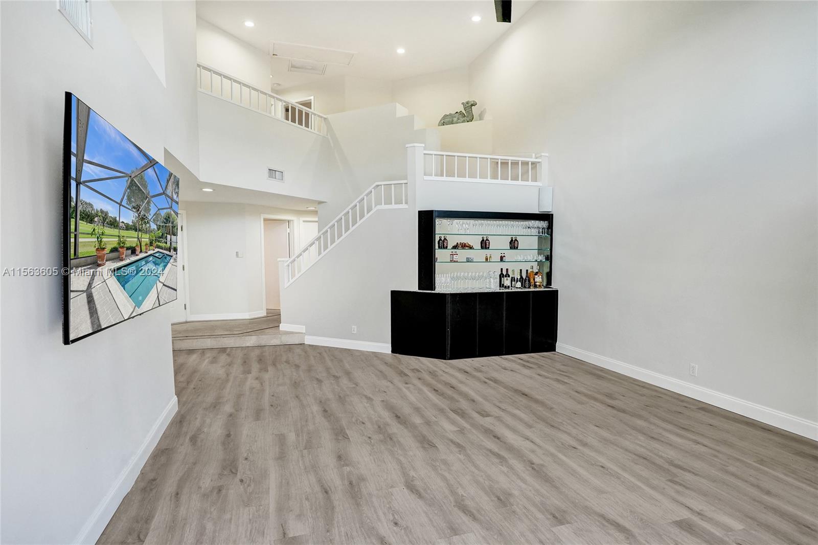 CEDAR CAY - Residential