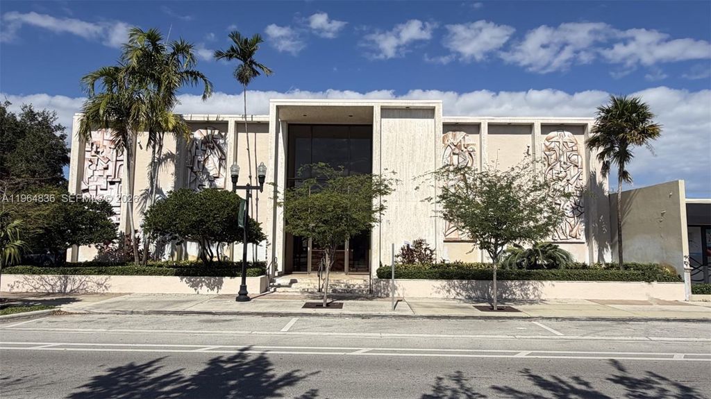 Photo of 2435 Hollywood Blvd, Hollywood, FL 33020 (MLS # A11964836)