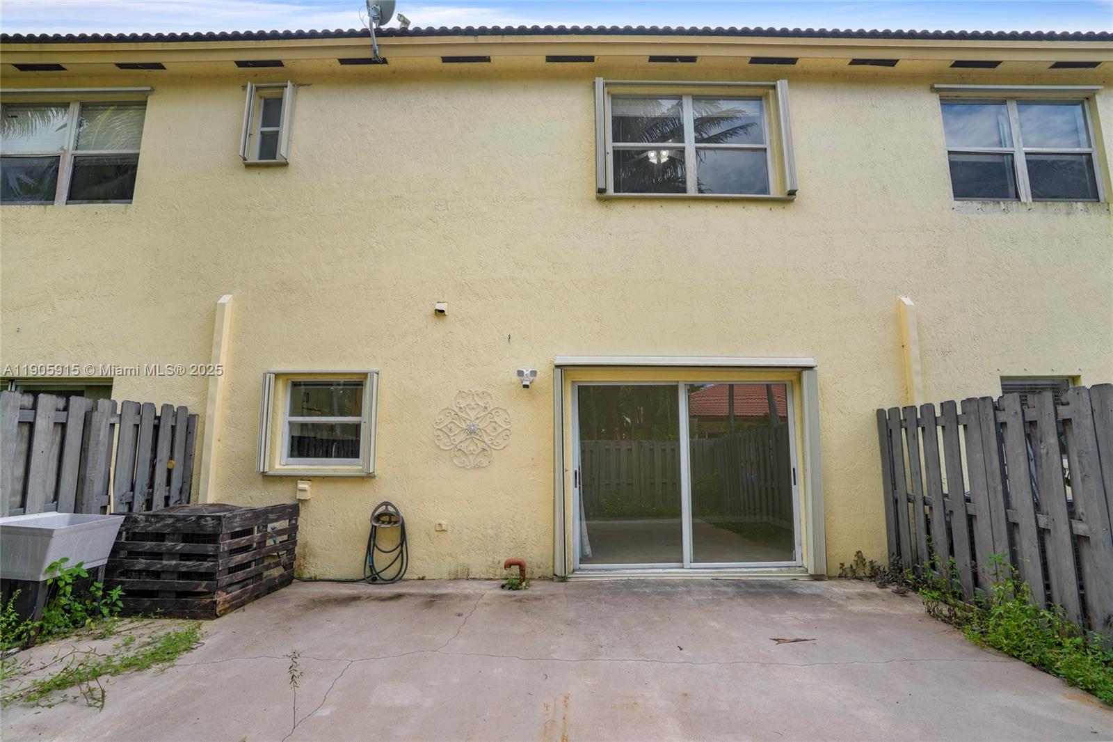 FLORIDIAN ISLES - Residential Lease