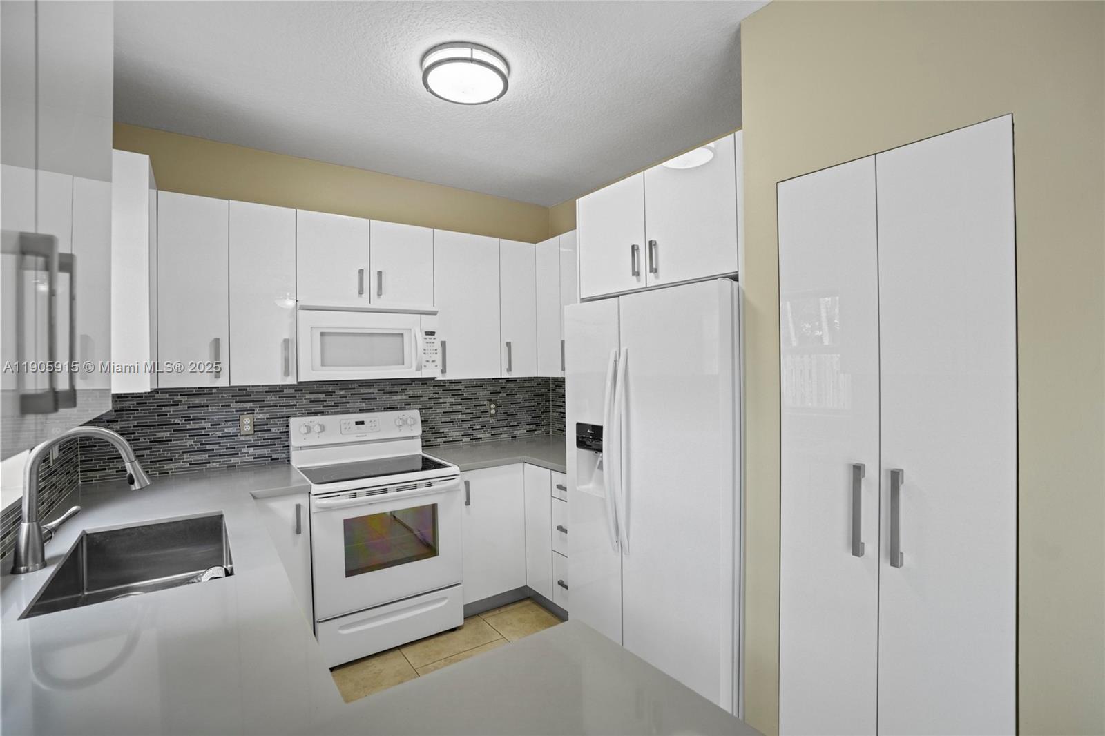 FLORIDIAN ISLES - Residential Lease