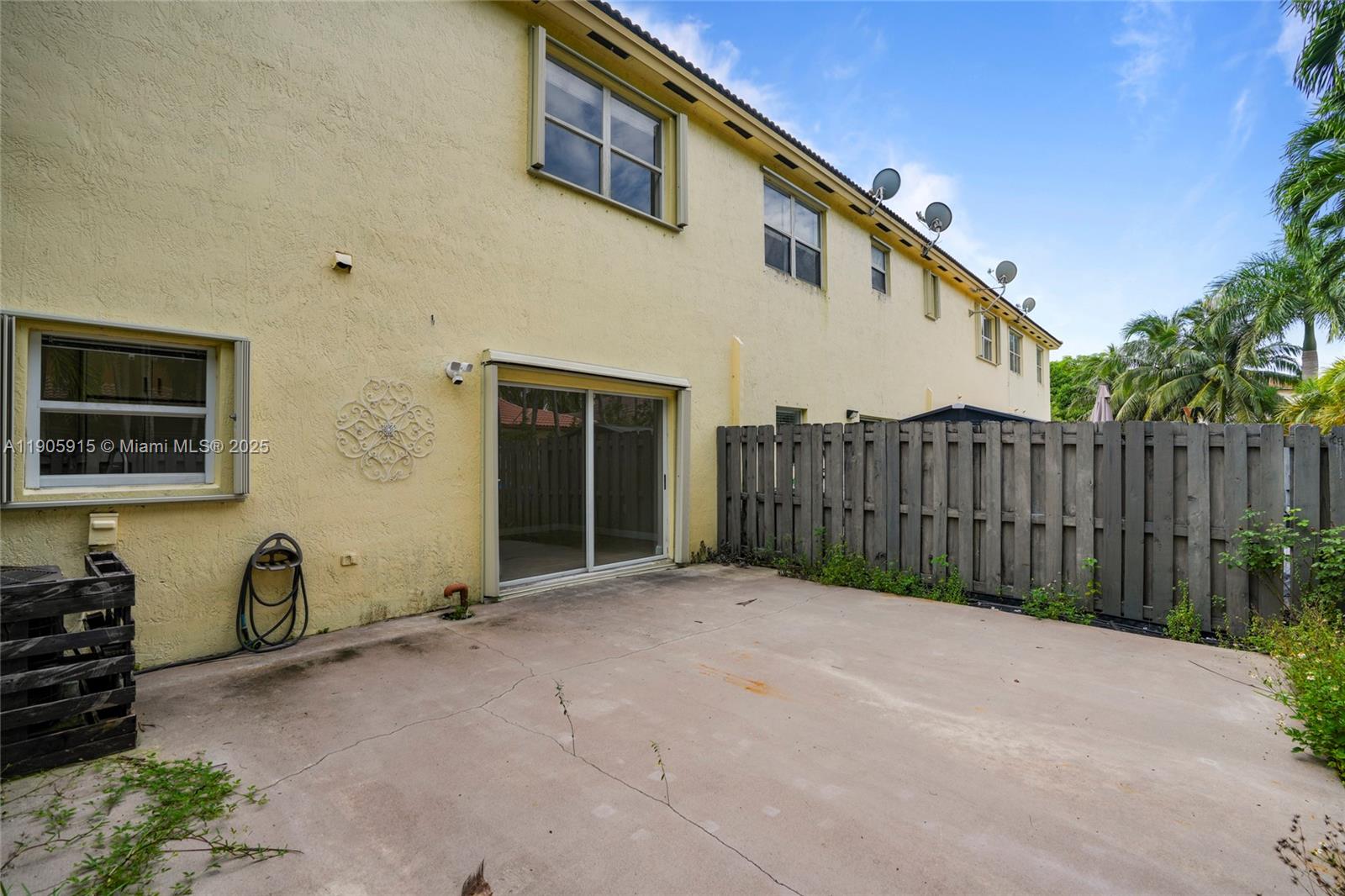 FLORIDIAN ISLES - Residential Lease