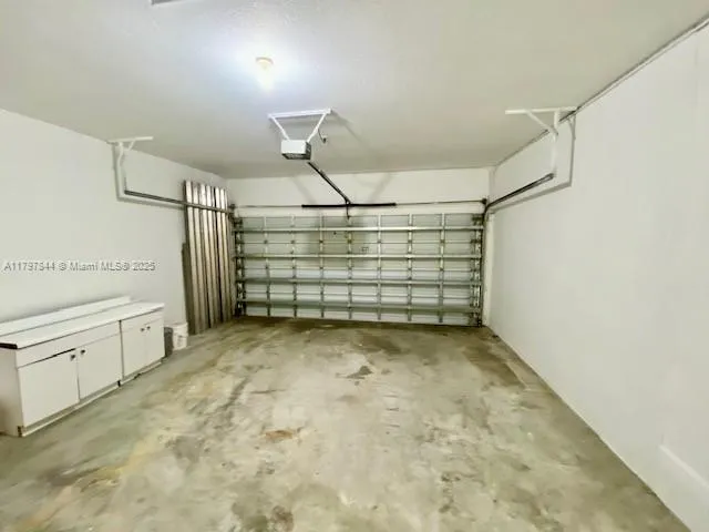 Miami, Florida 33196, United States, 3 Bedrooms Bedrooms, ,2 BathroomsBathrooms,Residential,Pending,125127