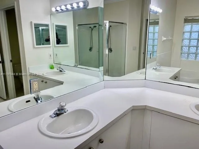 Miami, Florida 33196, United States, 3 Bedrooms Bedrooms, ,2 BathroomsBathrooms,Residential,Pending,125127