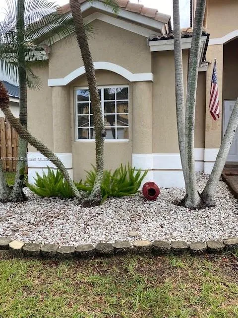 Miami, Florida 33196, United States, 3 Bedrooms Bedrooms, ,2 BathroomsBathrooms,Residential,Pending,125127