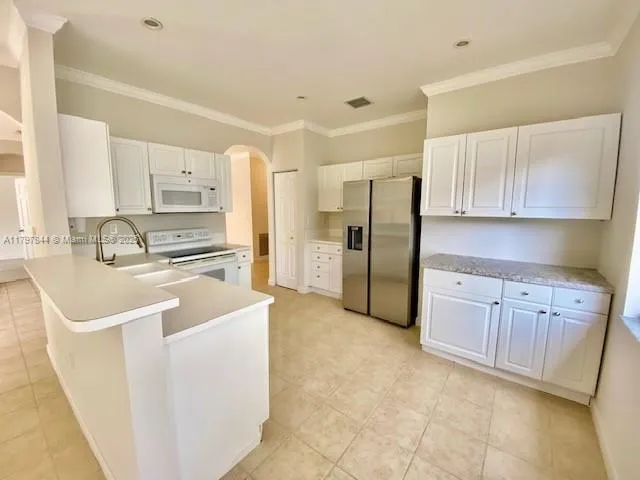 Miami, Florida 33196, United States, 3 Bedrooms Bedrooms, ,2 BathroomsBathrooms,Residential,Pending,125127