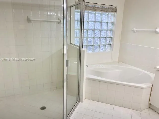 Miami, Florida 33196, United States, 3 Bedrooms Bedrooms, ,2 BathroomsBathrooms,Residential,Pending,125127