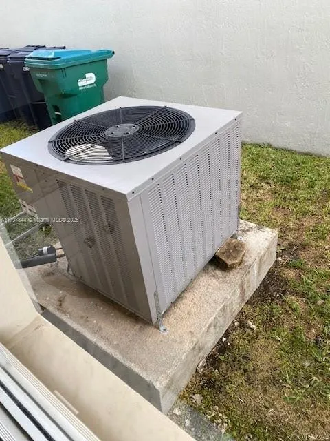 Miami, Florida 33196, United States, 3 Bedrooms Bedrooms, ,2 BathroomsBathrooms,Residential,Pending,125127