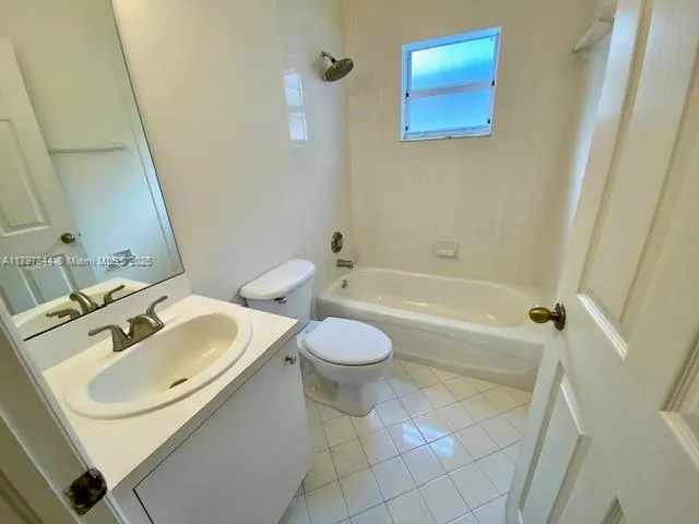 Miami, Florida 33196, United States, 3 Bedrooms Bedrooms, ,2 BathroomsBathrooms,Residential,Pending,125127