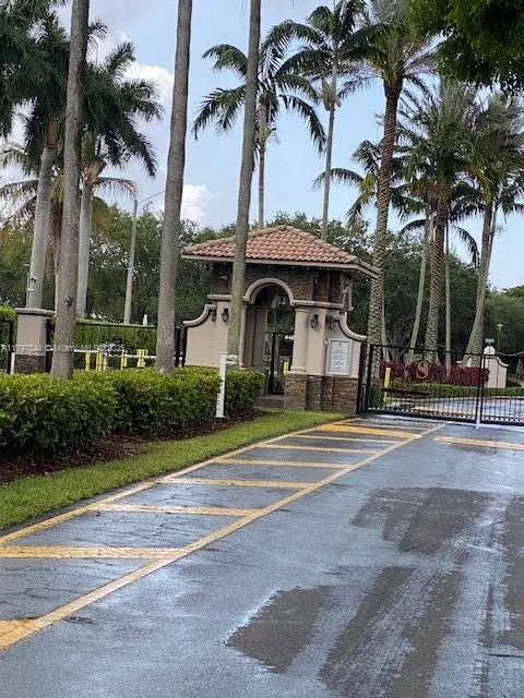 Miami, Florida 33196, United States, 3 Bedrooms Bedrooms, ,2 BathroomsBathrooms,Residential,Pending,125127