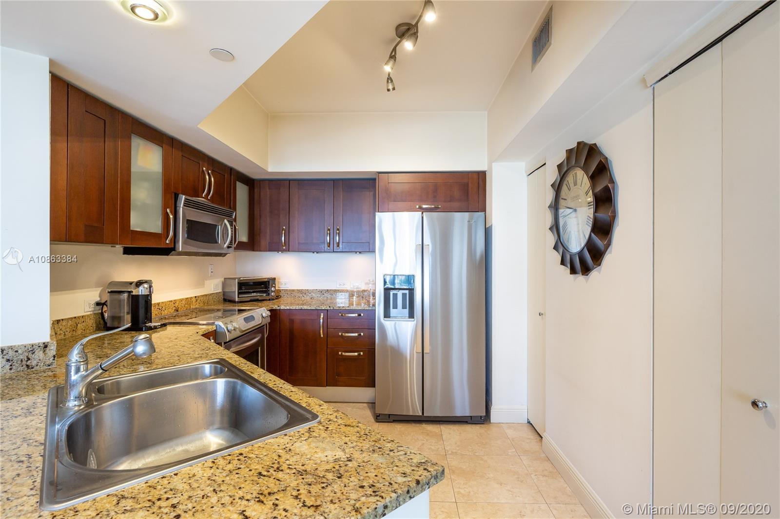 TURNBERRY VLG NO TOWER CO - Residential