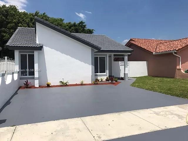 SUNSHINE GARDENS - Residential Lease