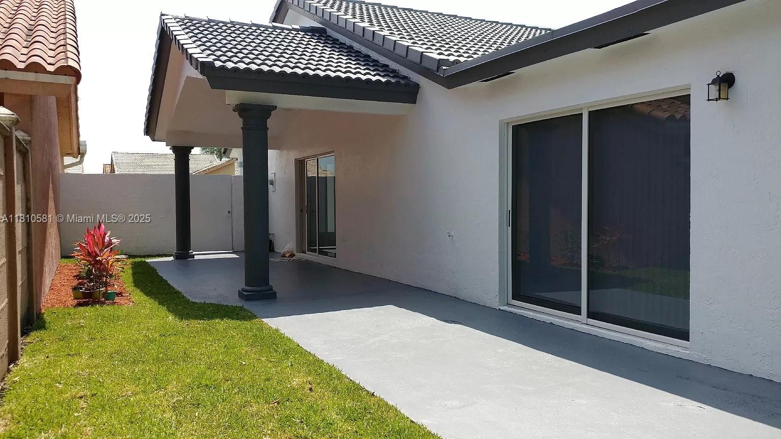 SUNSHINE GARDENS - Residential Lease